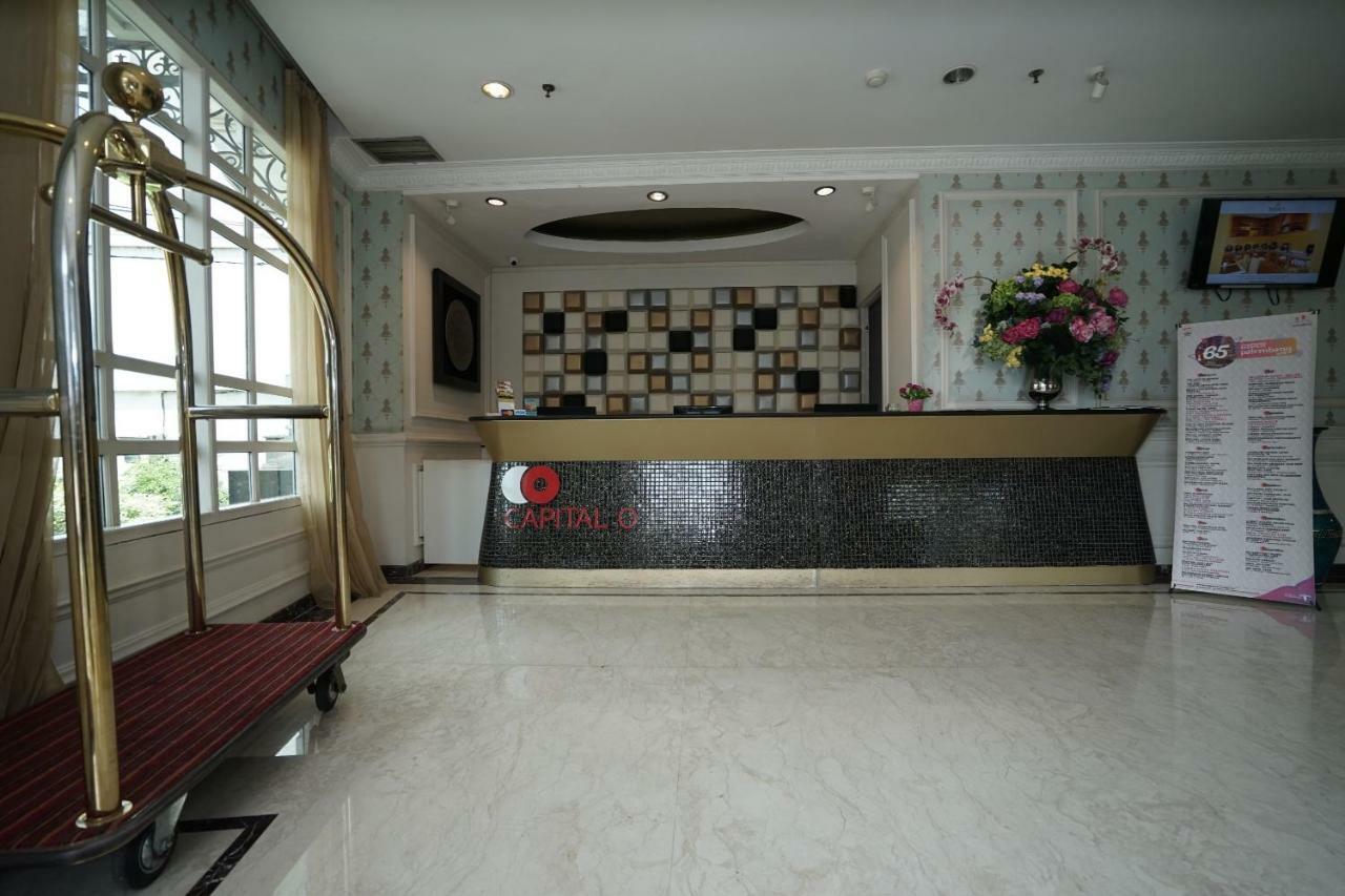 Capital O 1128 Hotel Imara Palembang Exterior foto