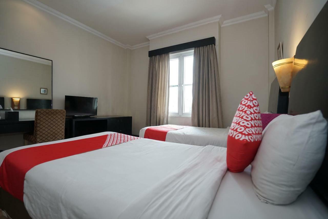 Capital O 1128 Hotel Imara Palembang Exterior foto