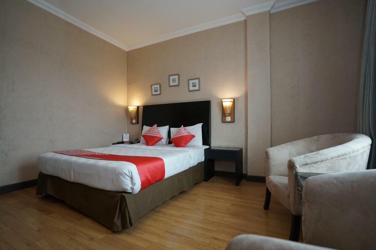 Capital O 1128 Hotel Imara Palembang Exterior foto