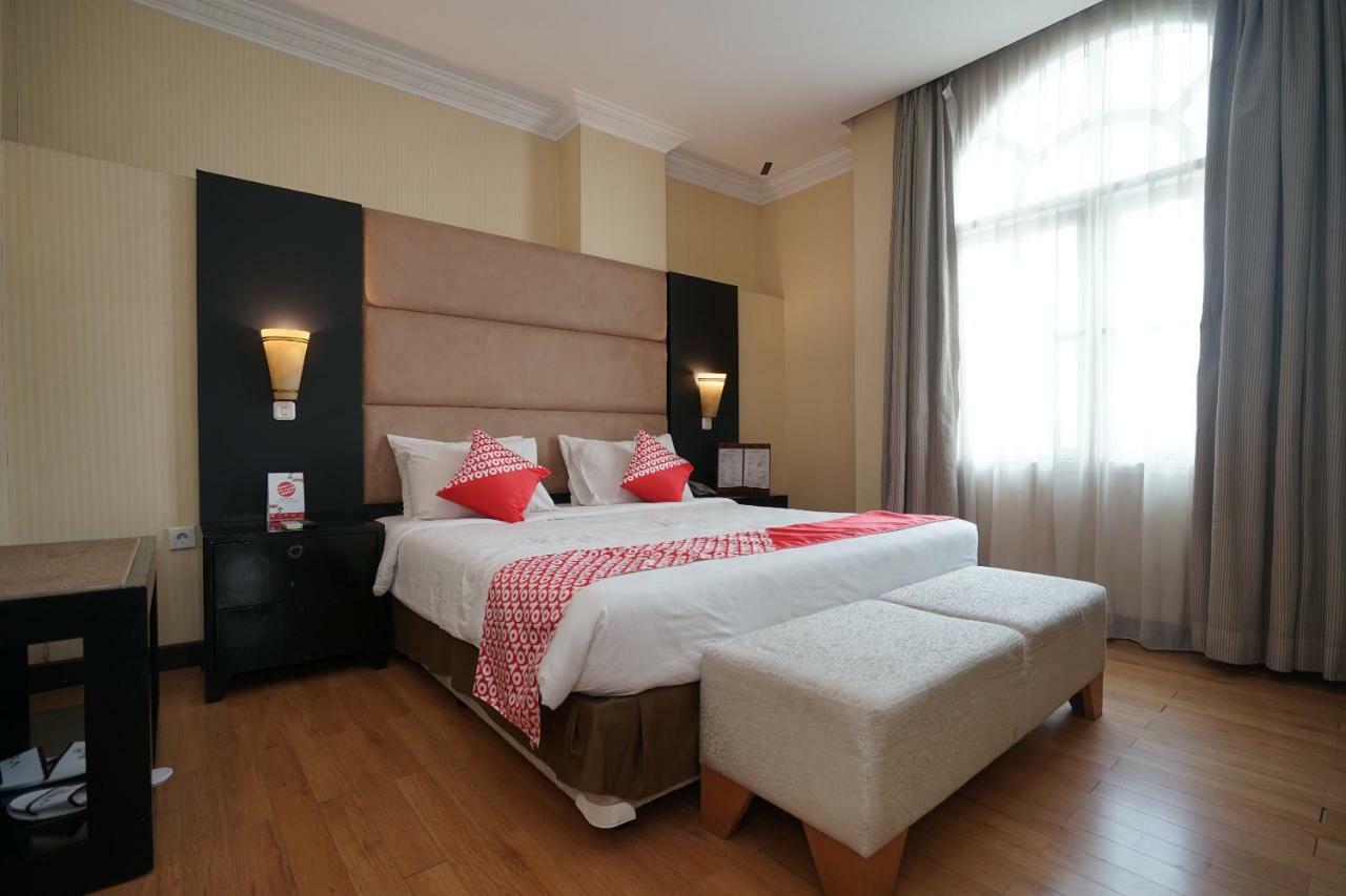 Capital O 1128 Hotel Imara Palembang Exterior foto