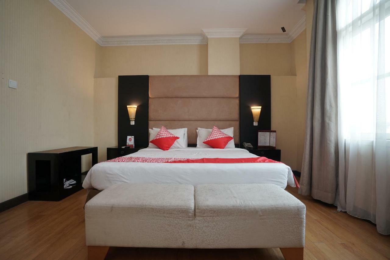 Capital O 1128 Hotel Imara Palembang Exterior foto