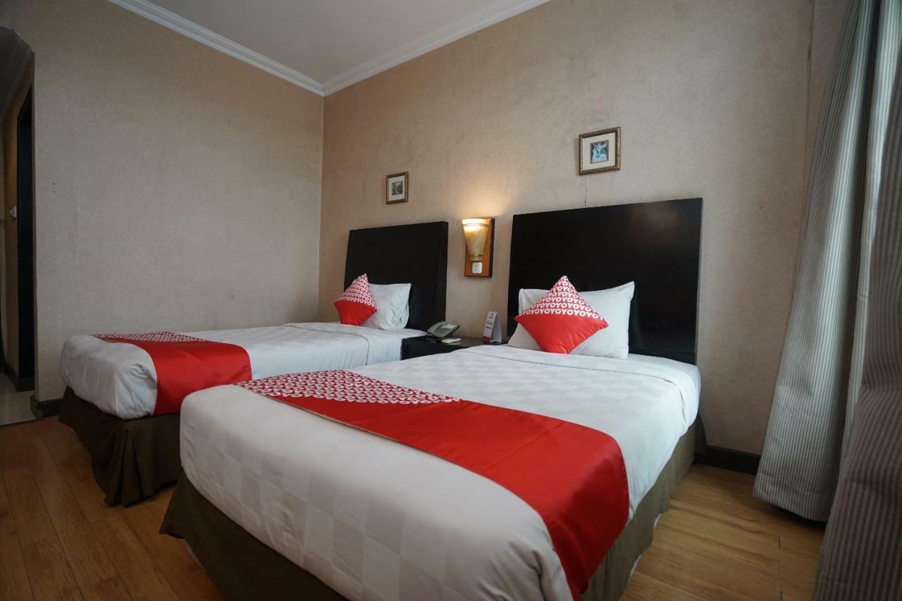 Capital O 1128 Hotel Imara Palembang Exterior foto