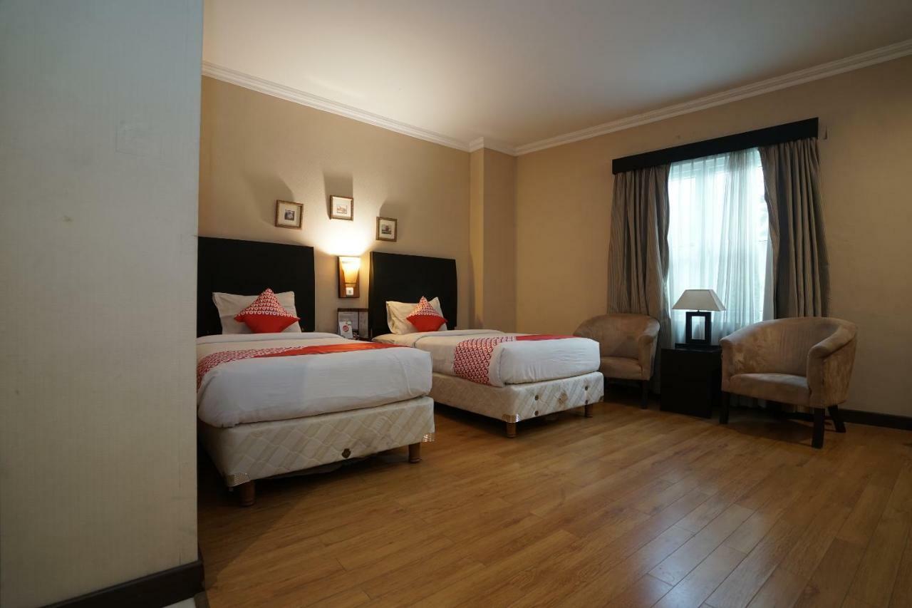 Capital O 1128 Hotel Imara Palembang Exterior foto