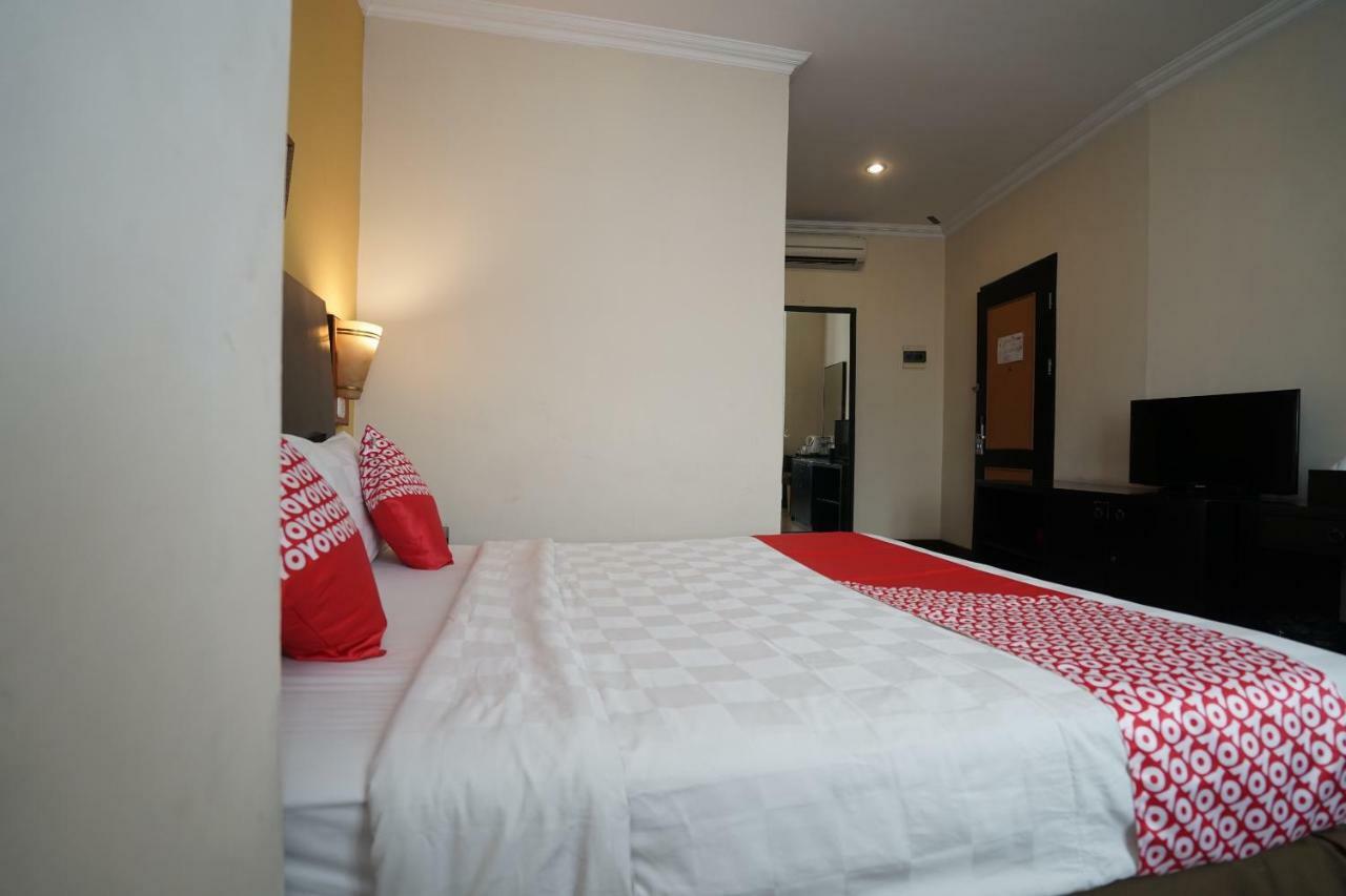 Capital O 1128 Hotel Imara Palembang Exterior foto