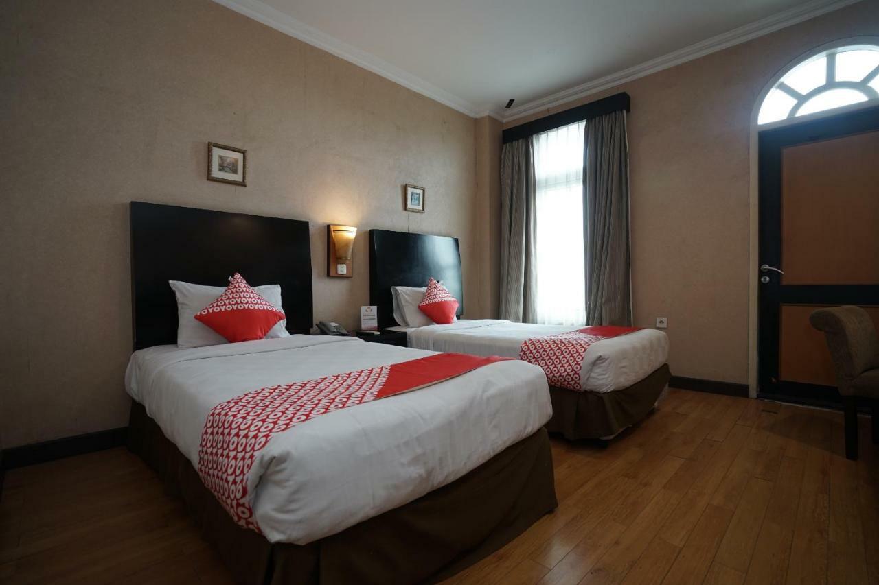 Capital O 1128 Hotel Imara Palembang Exterior foto