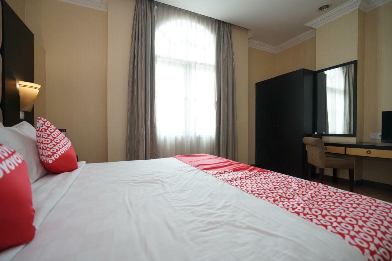 Capital O 1128 Hotel Imara Palembang Exterior foto