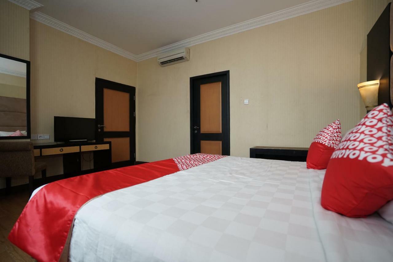 Capital O 1128 Hotel Imara Palembang Exterior foto
