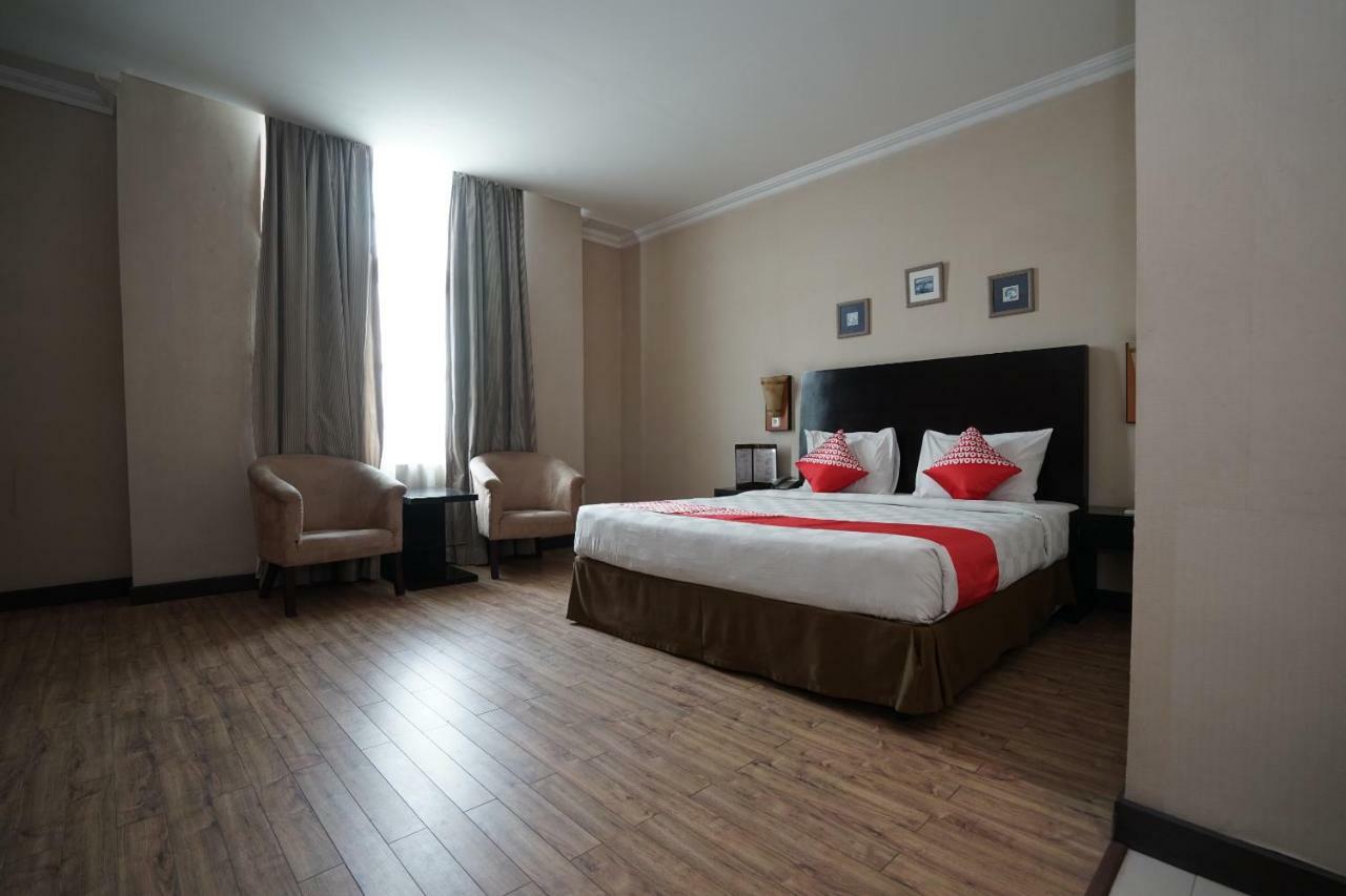 Capital O 1128 Hotel Imara Palembang Exterior foto