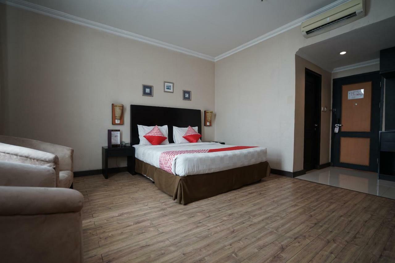 Capital O 1128 Hotel Imara Palembang Exterior foto