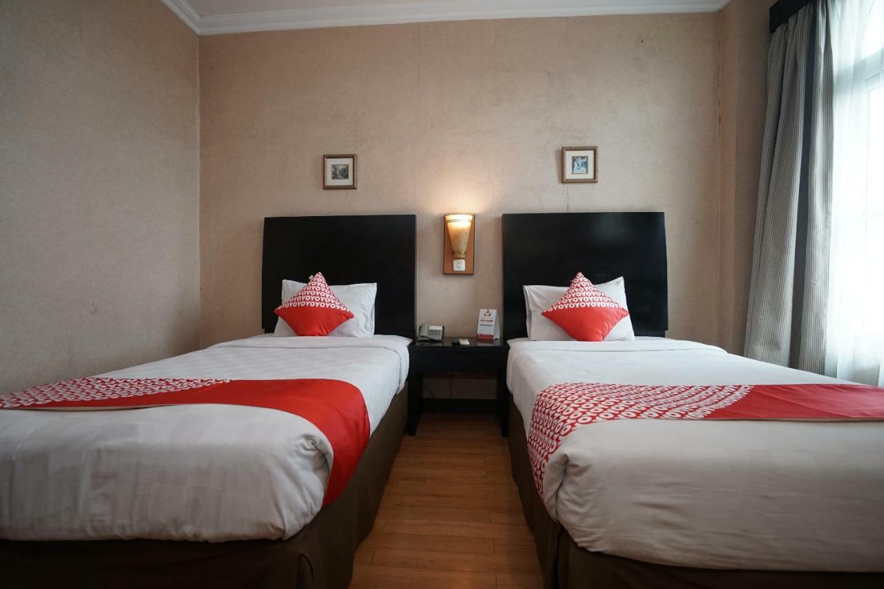 Capital O 1128 Hotel Imara Palembang Exterior foto