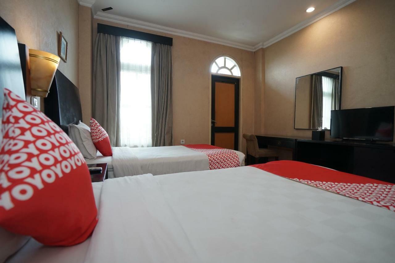 Capital O 1128 Hotel Imara Palembang Exterior foto