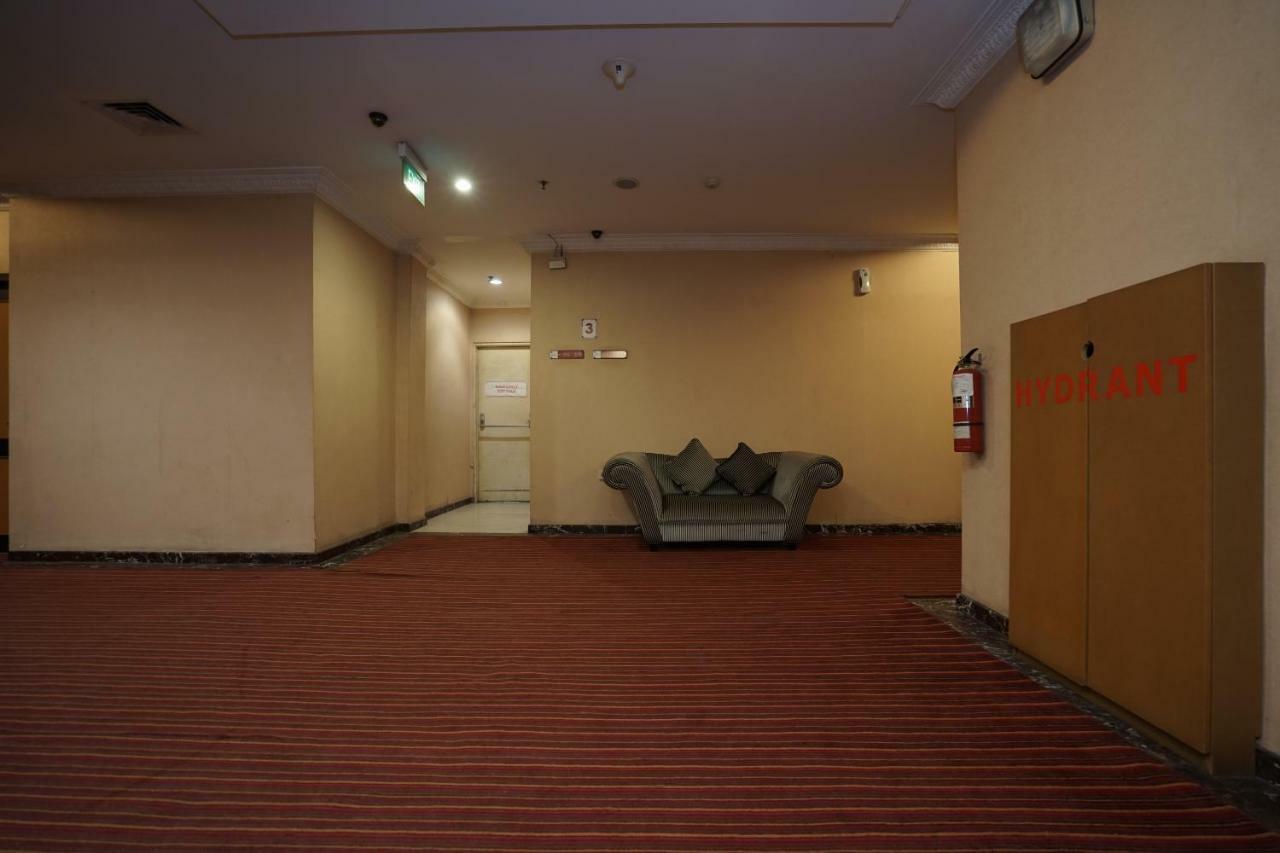 Capital O 1128 Hotel Imara Palembang Exterior foto