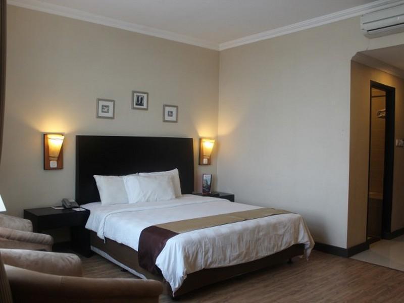 Capital O 1128 Hotel Imara Palembang Exterior foto