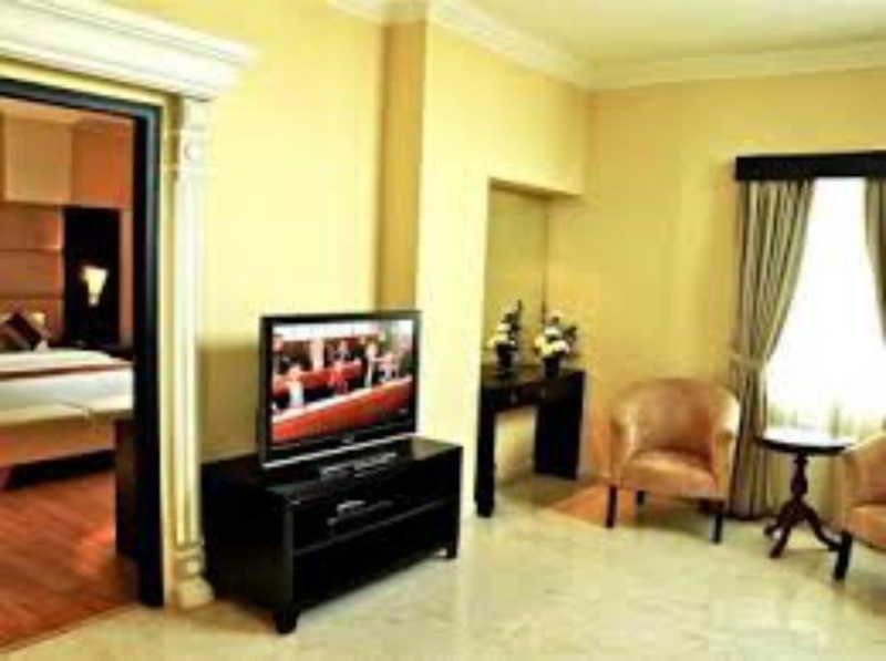 Capital O 1128 Hotel Imara Palembang Exterior foto